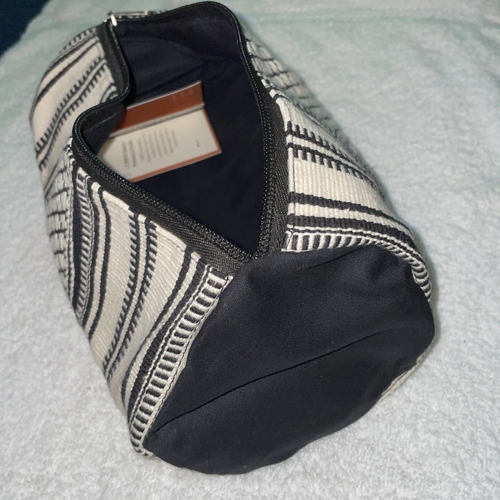 Novica case - Picture 4 of 7